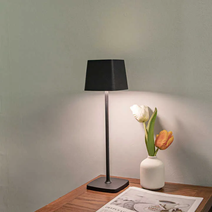 مصباح طاولة جانبي مخصصSide Table Lamp