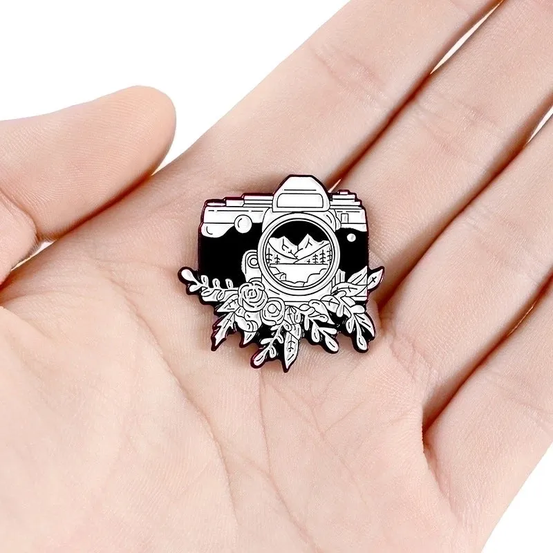 Cartoon Style Pin Geometric Camera Alloy Stoving Varnish Unisex Brooches