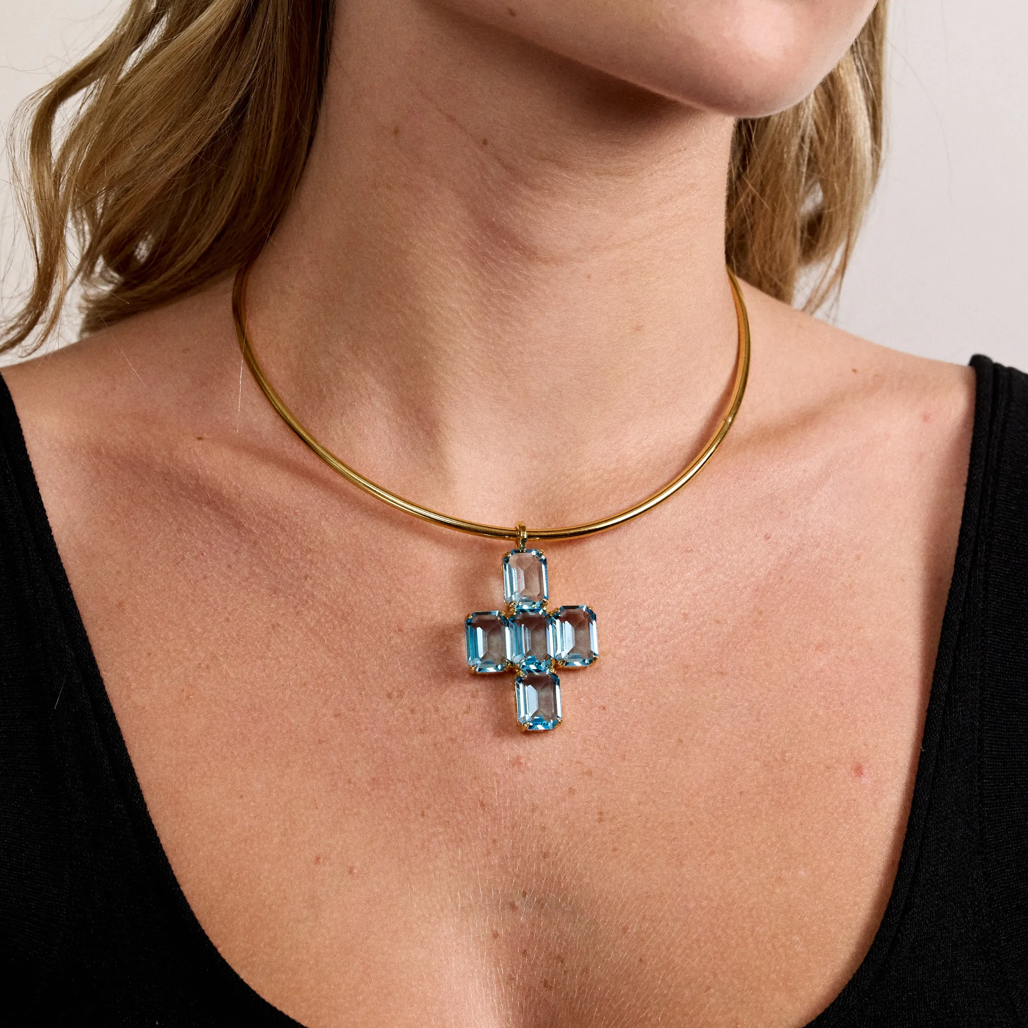 Crisscross Aquamarine Pendant