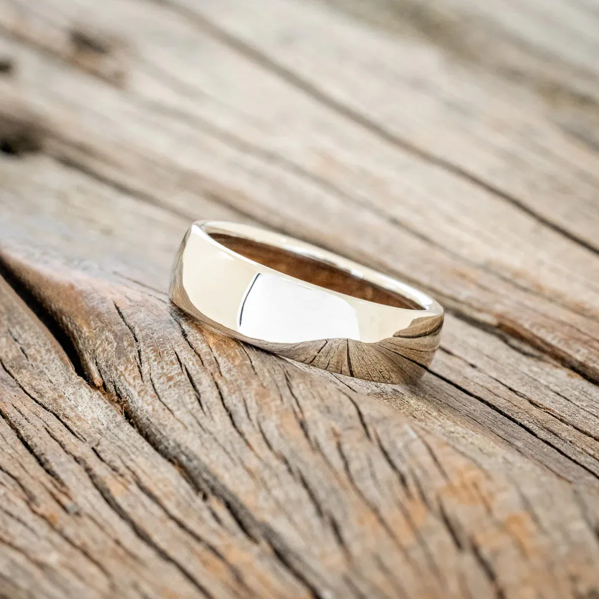 DOMED WHISKEY BARREL LINED WEDDING BAND - WHITE GOLD - SIZE 8
