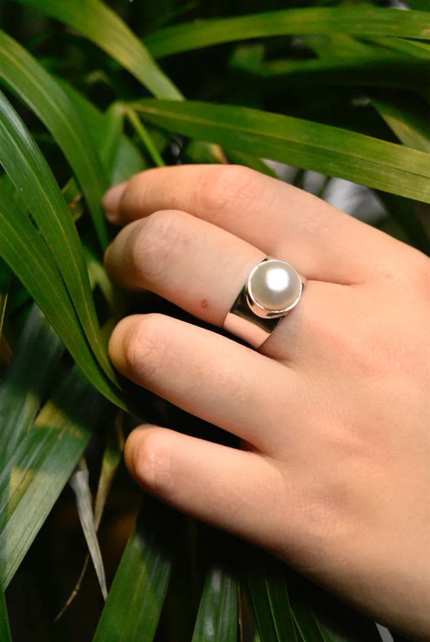 Pearl Signet Ring (US 8.5)